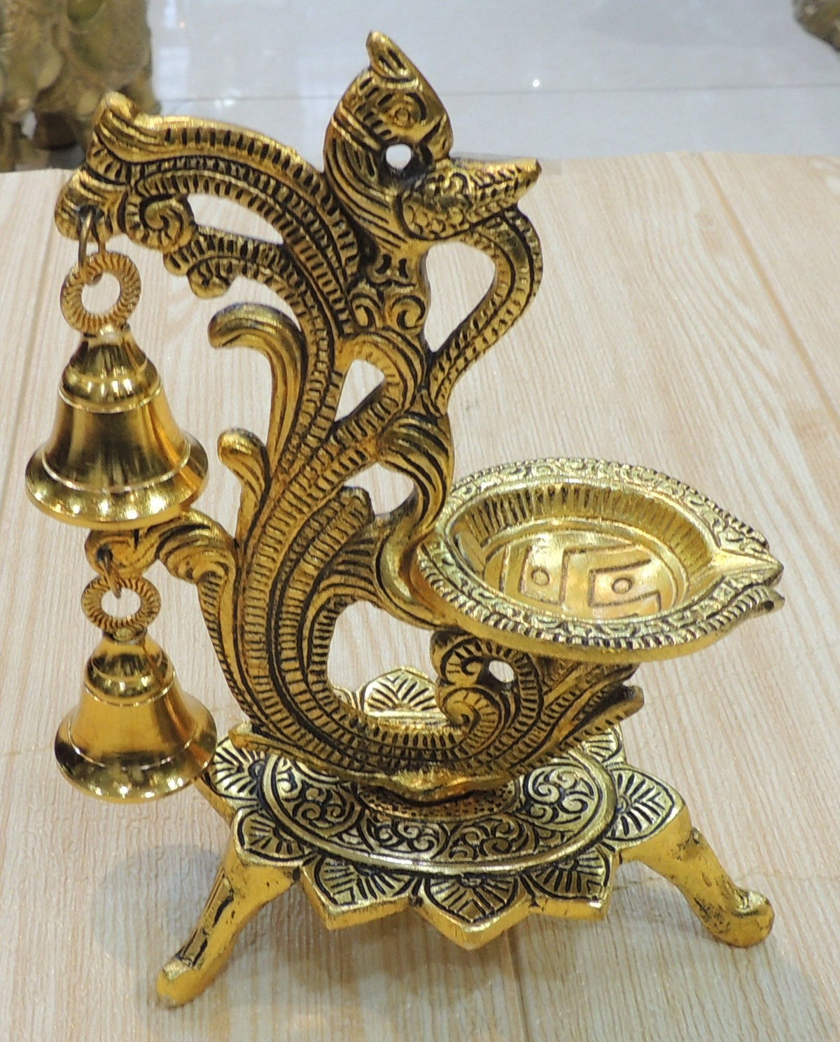 Aluminium Showpiece Deepak - 5.5*3.5*7 Inch (AS518 G)