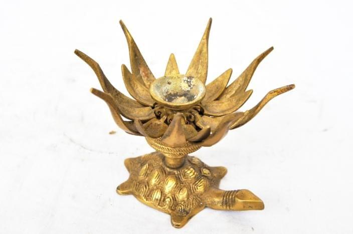 Brass Flower Candle Holder On Tortoise - 4*2*4.5 inch (BS1174 A)