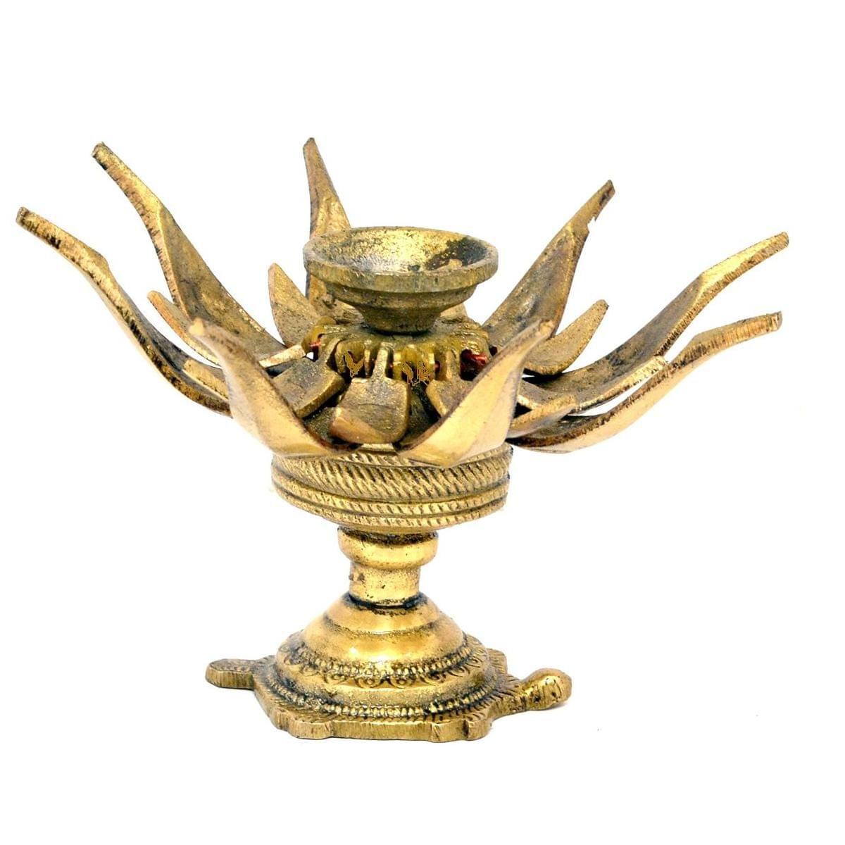 Brass Curved Metal Flower Candle holder On Tortoise - 4*2*4.5 inch (BS1189 A)