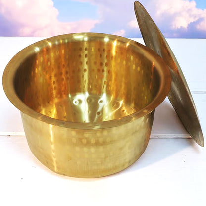 Brass Kitchen Purpose Bhagona With Lid, Capacity : 5.5 Liter - 11*11*6 Inch (Z637 G)